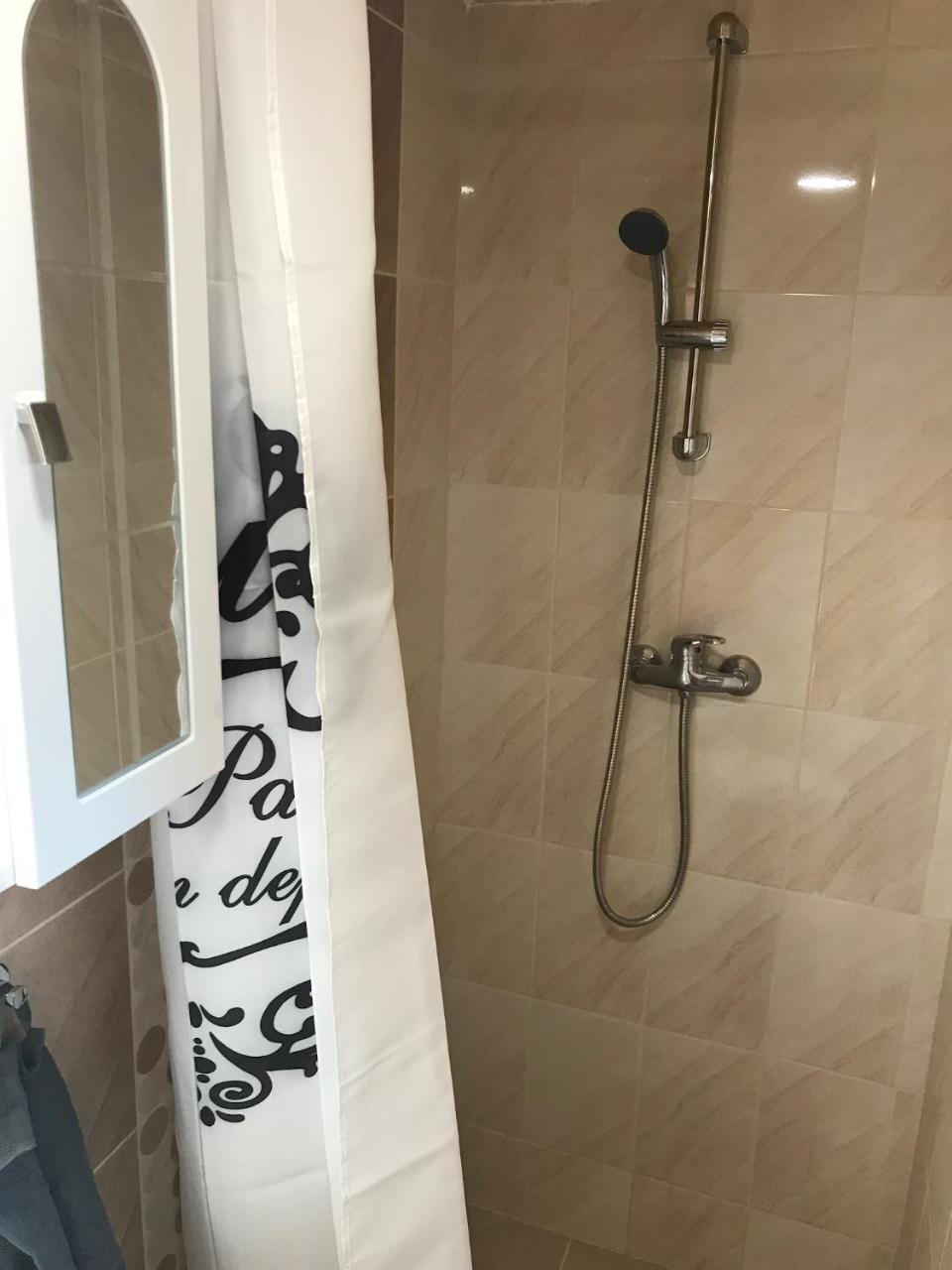אגר Black & White Apartments - White מראה חיצוני תמונה
